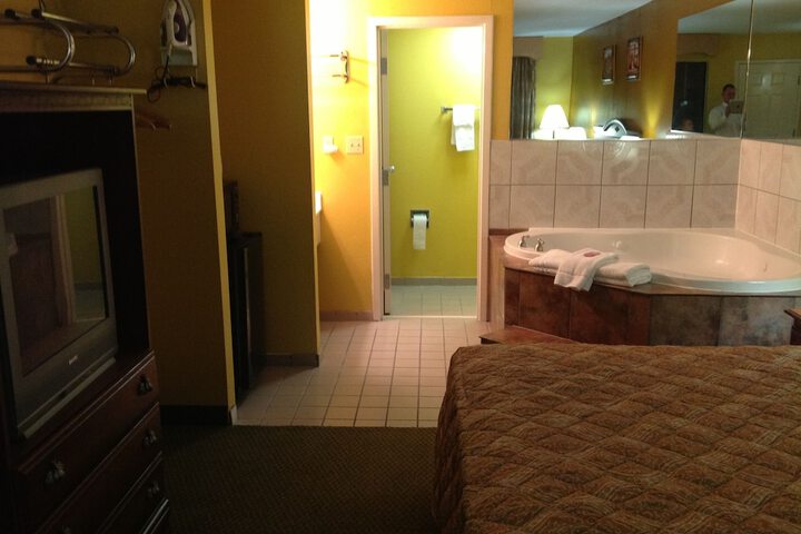 Room 15 of 36