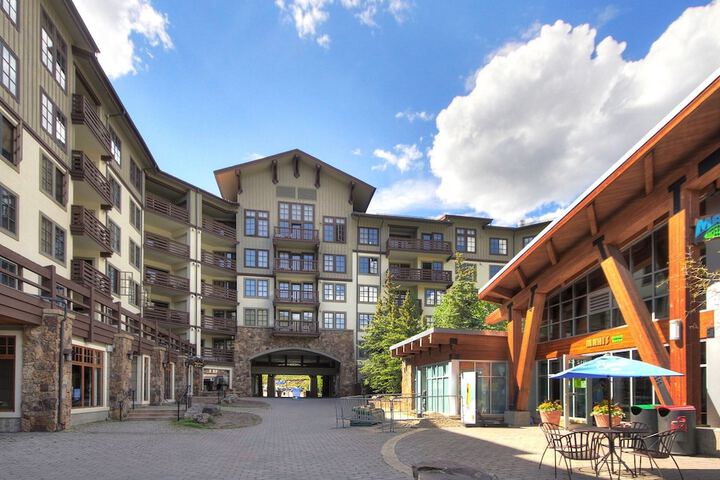Luxury Remodeled Passage Point Condo - Short Walk to Lifts - Incredible View - PP403 by Redawning