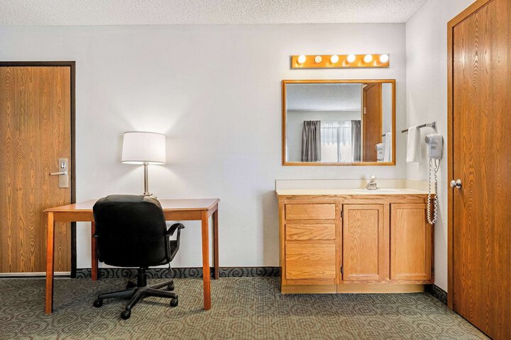 Room 14 of 40
