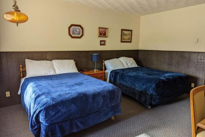 Crossroads motel & cabins