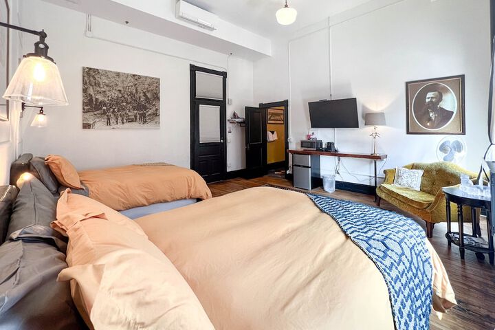 Room 13 of 120