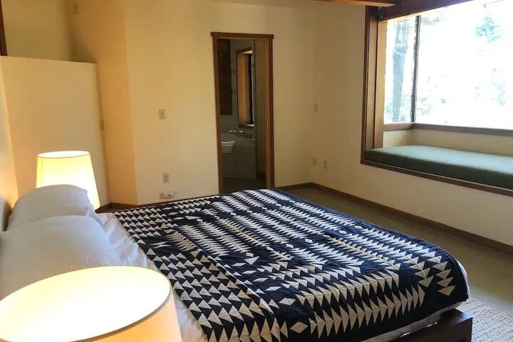 Room 26 of 74