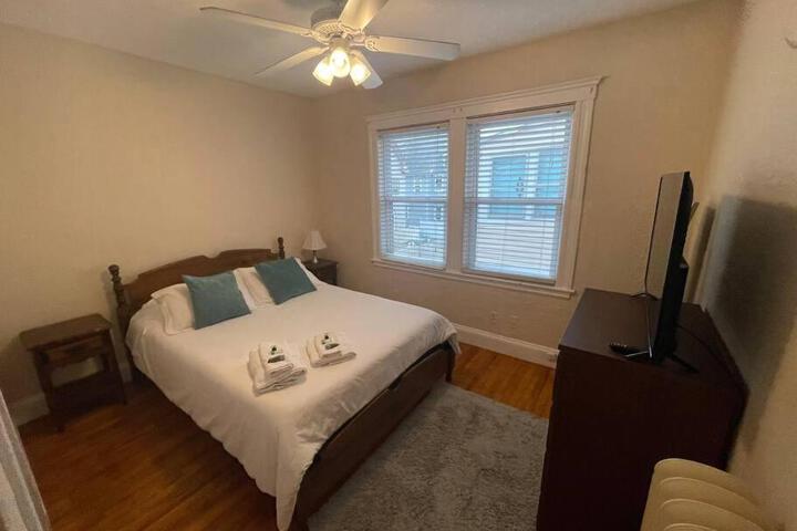 Cozy Large House close to TUFTS / Harvard/MIT 4BR