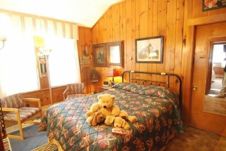 Room 42 of 65