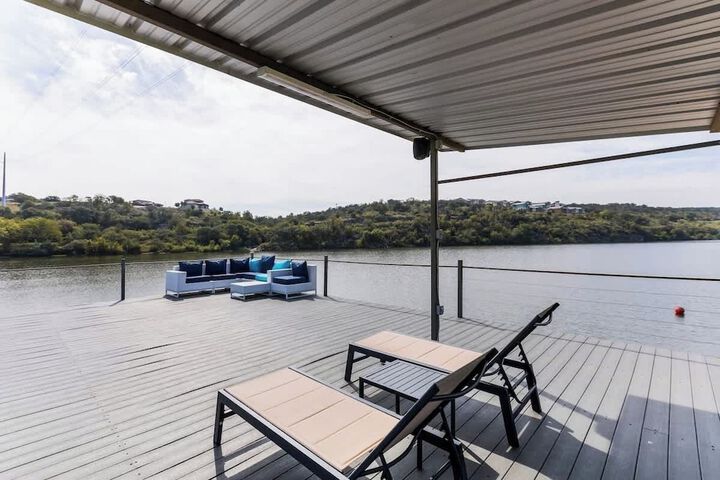 Lakefront Paradise With Firepit