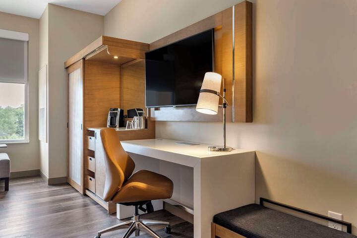 Room 32 of 60