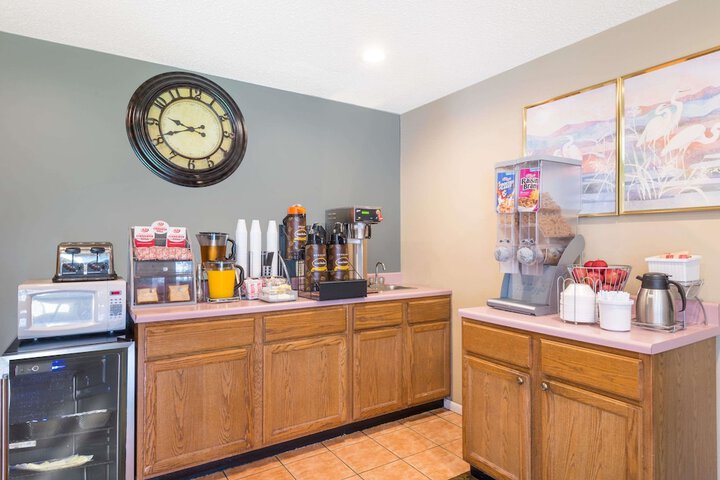Super 8 by Wyndham Olney