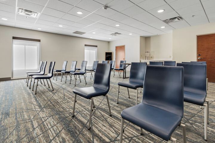 Holiday Inn Express & Suites Starkville by IHG