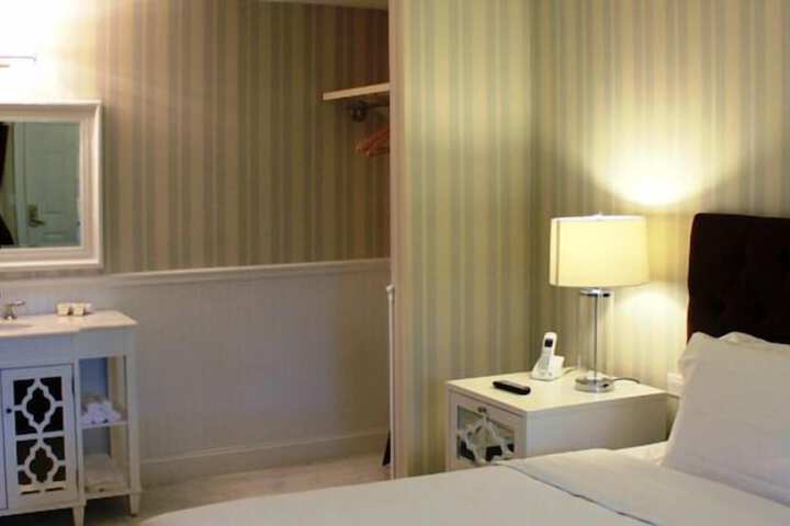 Room 4 of 7