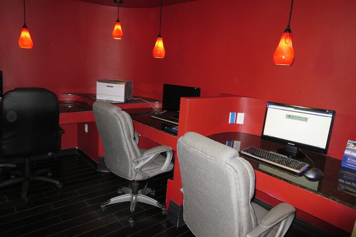 Business Center 32 of 32