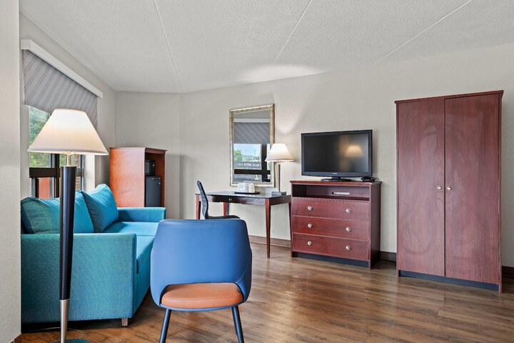 Days Inn by Wyndham Utica