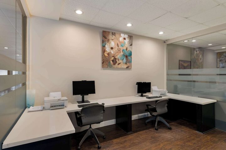 Business Center 33 of 34