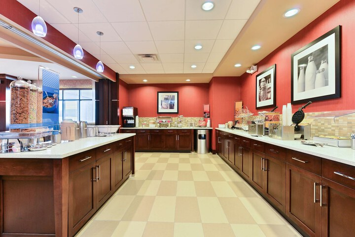 Hampton Inn Corning / Painted Post