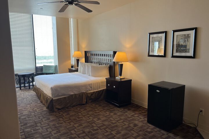 Room 21 of 38