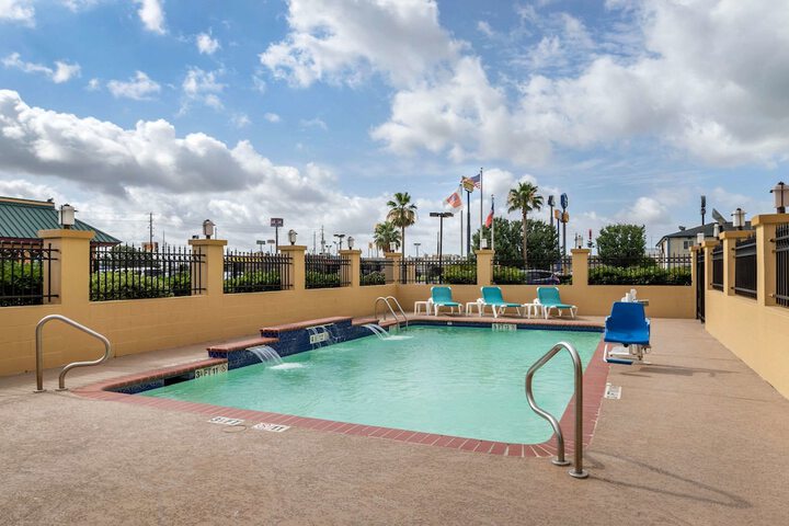 Pool 5 of 30