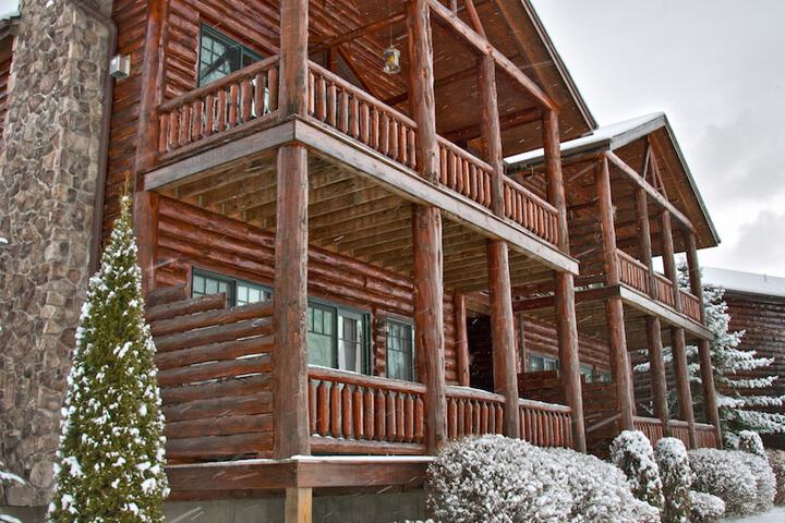 Lodges at Cresthaven