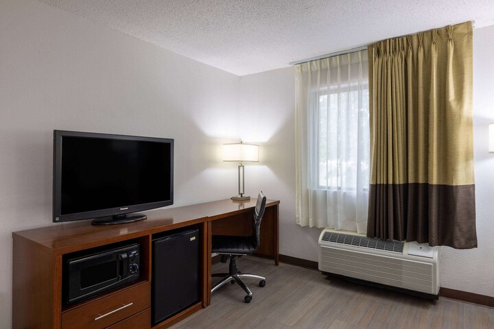 Room 30 of 43