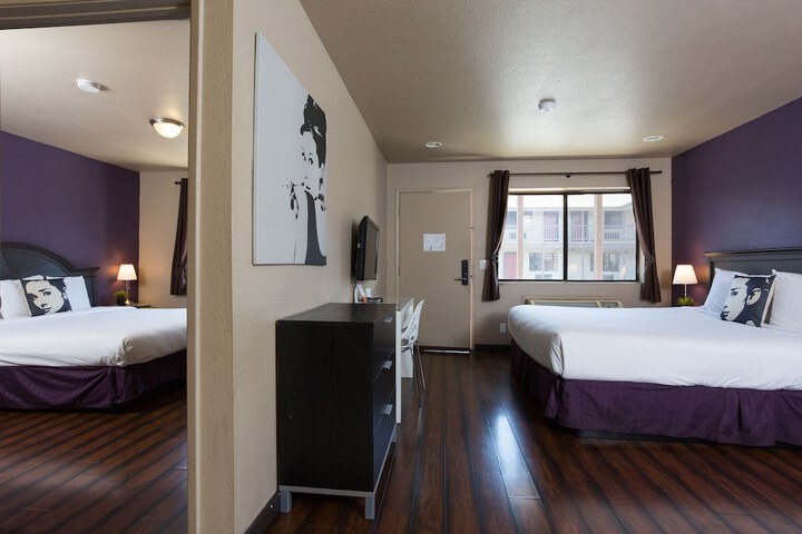 Room 32 of 41