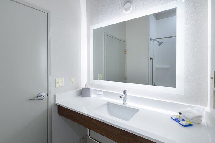 Holiday Inn Express Hotel & Suites Weston by IHG