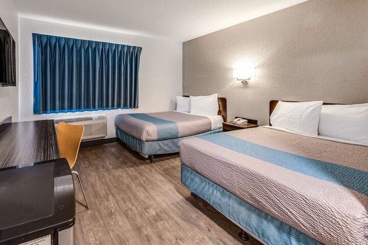 Room 40 of 82