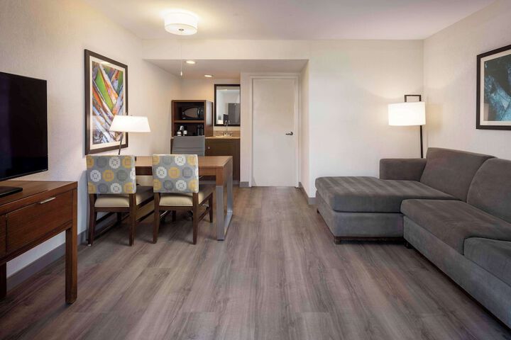 Embassy Suites by Hilton Palm Desert