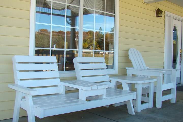 Honeysuckle Inn - Mountain View