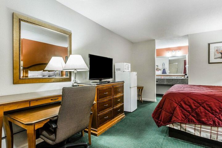 Econo Lodge Inn & Suites Enterprise