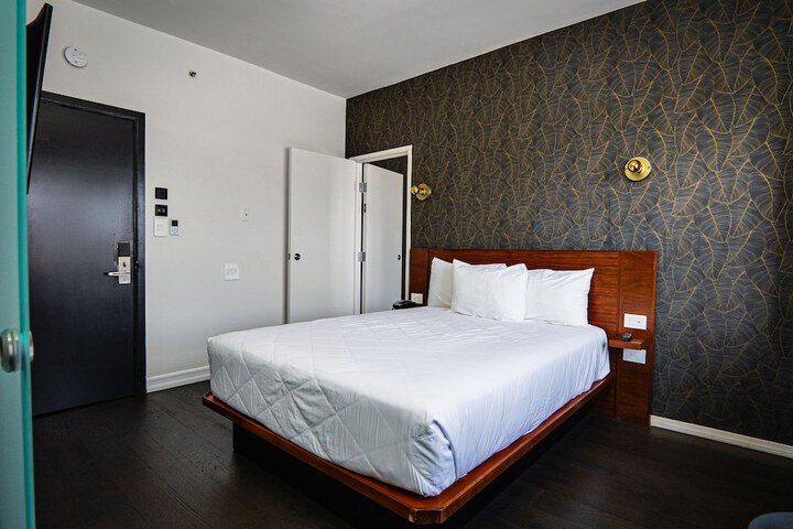 Room 30 of 53