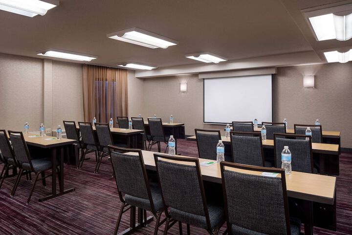 Ballroom/Hall 35 of 39