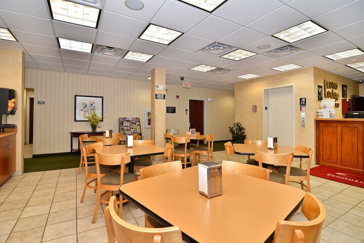 Dining 34 of 47