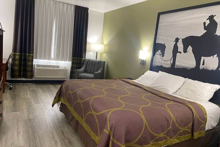 Room 7 of 16