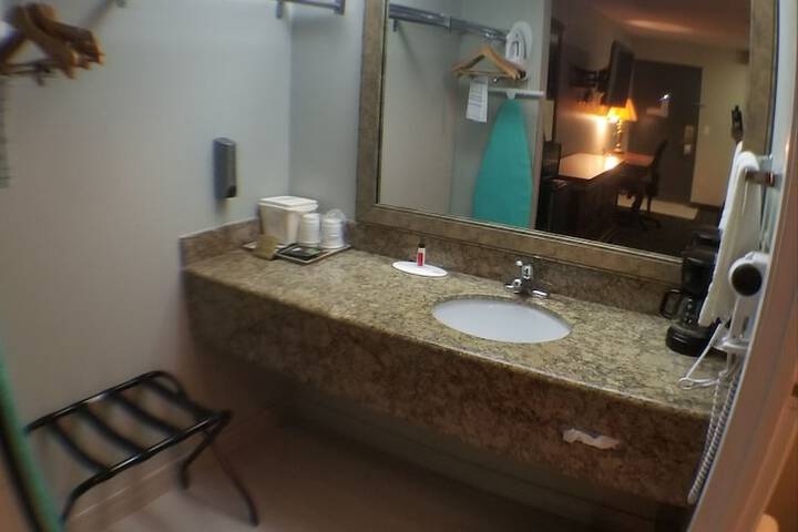 Room 33 of 46