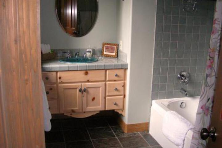 Hideaway Lodge Bed & Breakfast