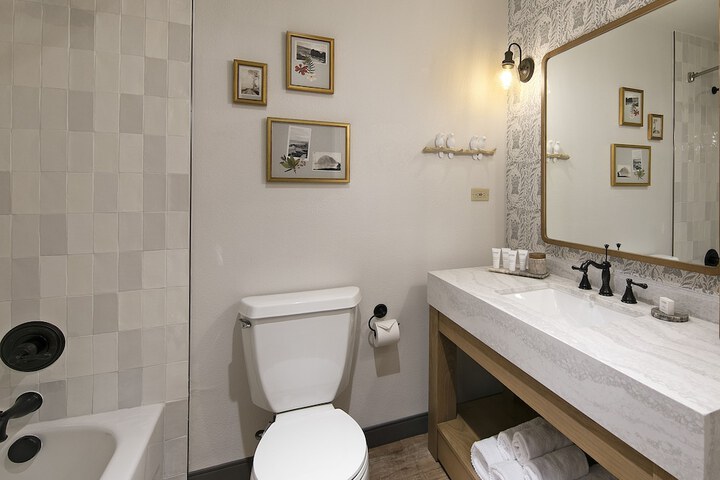 Room 16 of 26