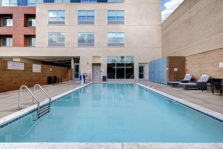 Holiday Inn Express & Suites Glendale Downtown by IHG