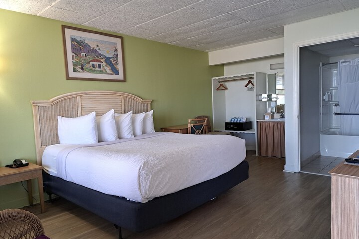 Days Inn & Suites by Wyndham Jekyll Island