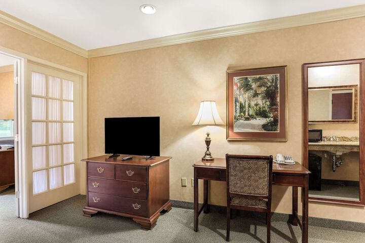 Room 35 of 87