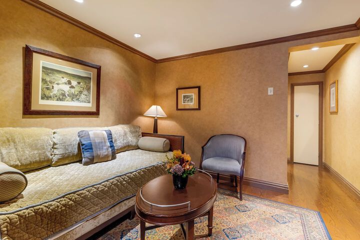 Room 16 of 79