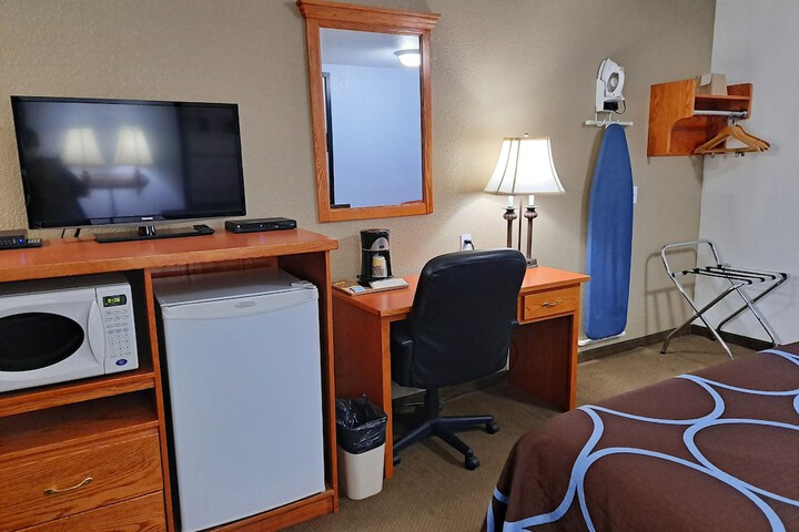 Room 11 of 33