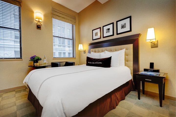 Room 32 of 53