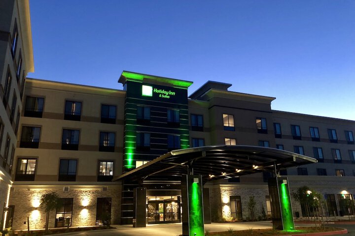 Holiday Inn & Suites Silicon Valley - Milpitas by IHG