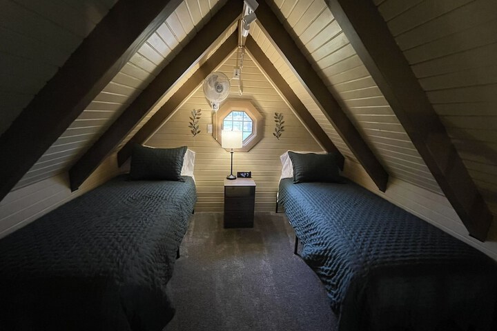 Room 52 of 77
