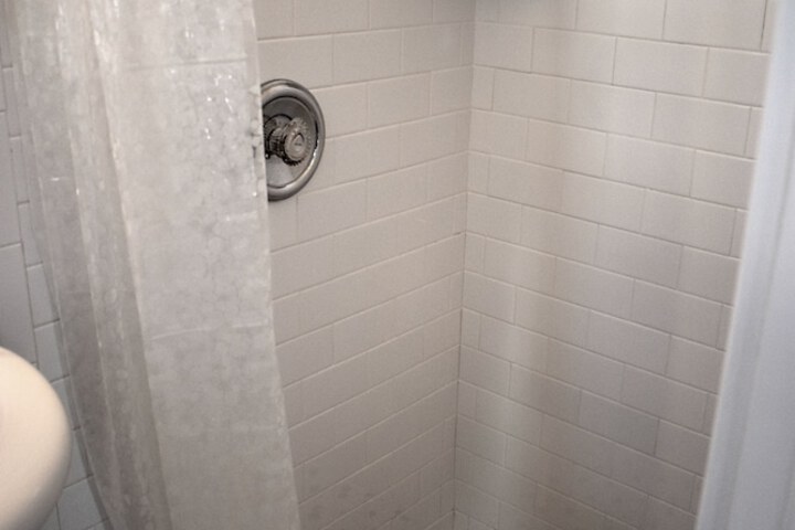 Room 65 of 183