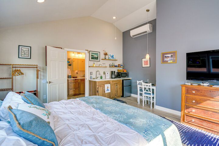 Bremerton Studio w / Bay View: Beach Access!