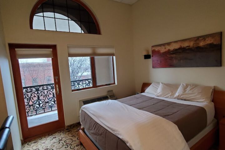 Lowell Inn