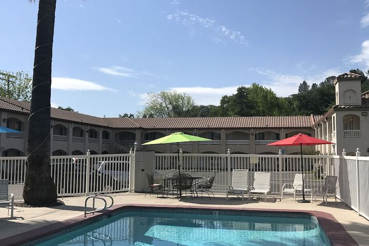 Pool 4 of 34