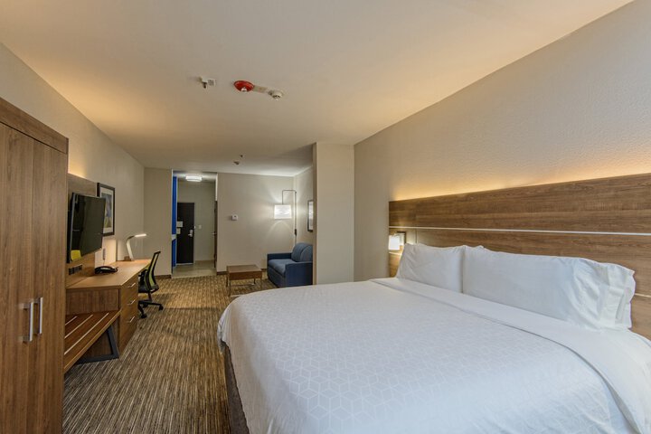 Room 12 of 35