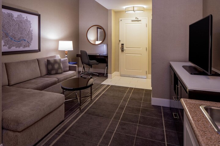 Room 14 of 77