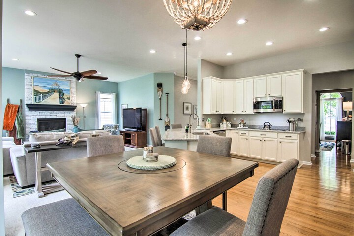 5 Mi to Bethany Beach: Chic Home w / Grill!