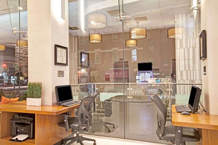 Business Center 40 of 41